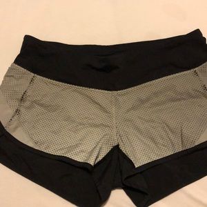 Black lulu shorts size 4